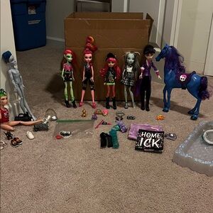 Monster High Dolls accessories and sets

-
